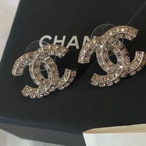 CHANEL silver CC Earrings Authentic